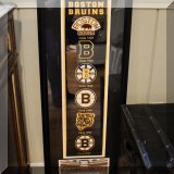 C06. Boston Bruins décor. 